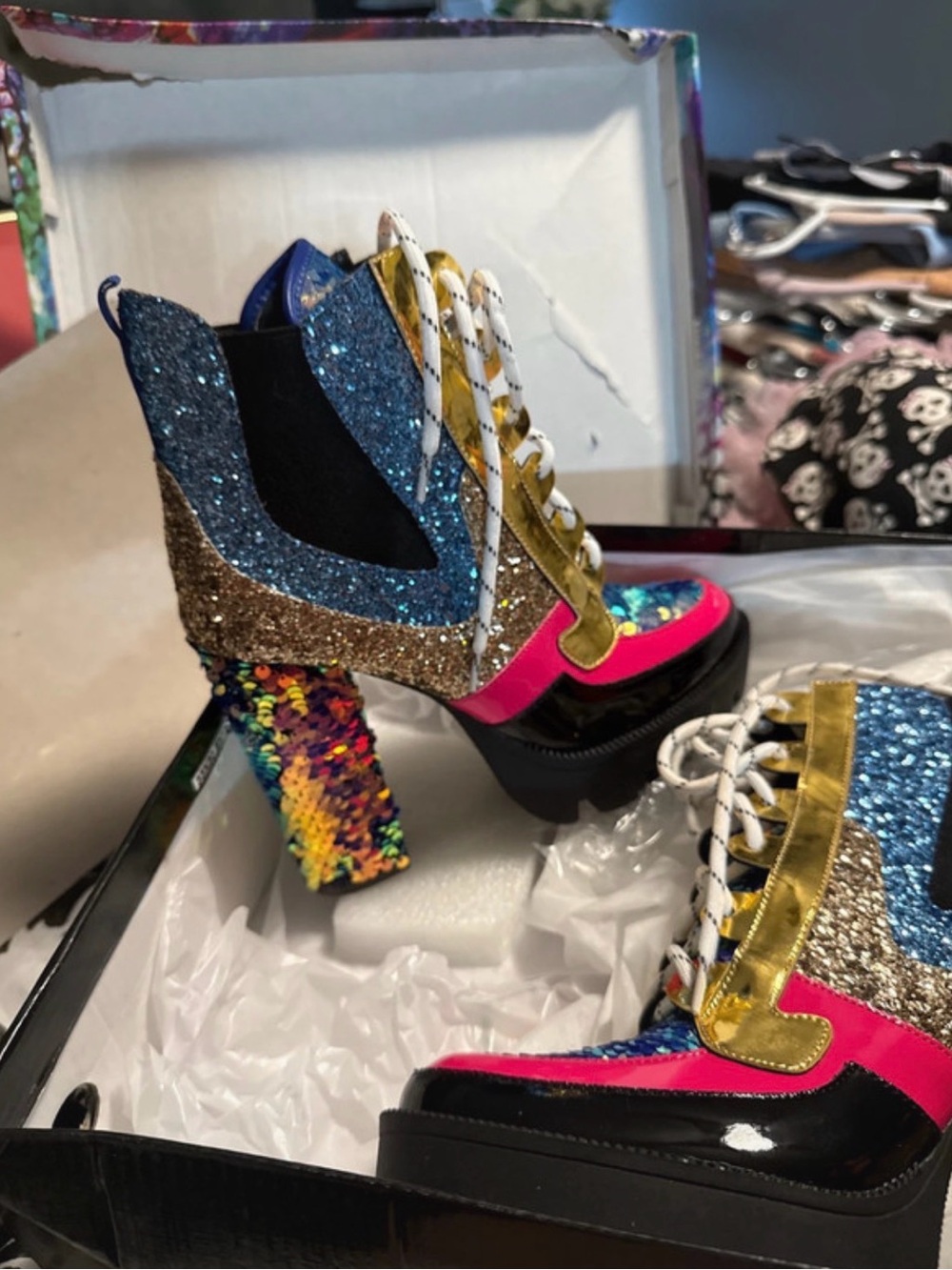 🧜♀️🧜♀️BOGOHO🧜♀️🧜♀️Cape Robbin Glitter Lace Up Platform Mermaid Boots-7.5 - Picture 3 of 8